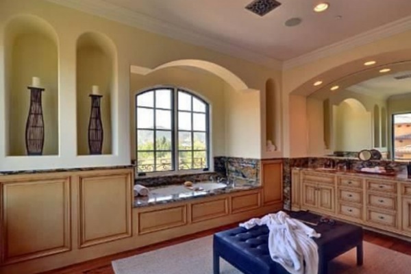 To ten dom Kimye doprowadzili do ruiny i chcę teraz sprzedać To ten dom Kimye doprowadzili do ruiny i chcę teraz sprzedać