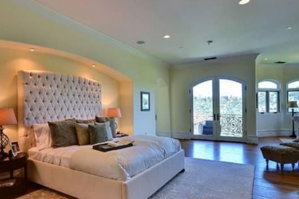 To ten dom Kimye doprowadzili do ruiny i chcę teraz sprzedać To ten dom Kimye doprowadzili do ruiny i chcę teraz sprzedać