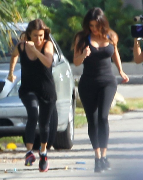 Poranny jogging Kim i Kourtney Kardashian (FOTO)