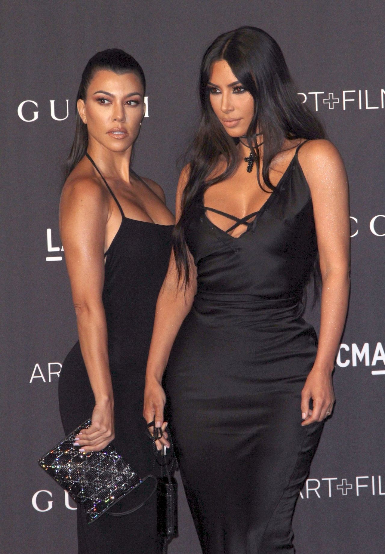 Kim i Kourtney na ściance w OBŁĘDNYCH kreacjach (ZDJĘCIA)