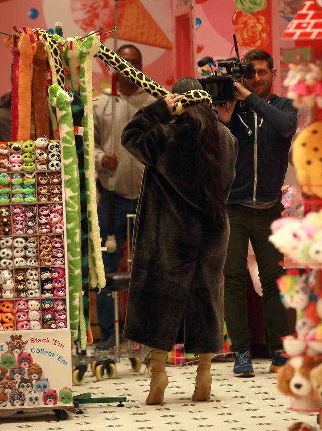 Fanki chciały zrobić selfie z Kim Kardashian (ZDJĘCIA)