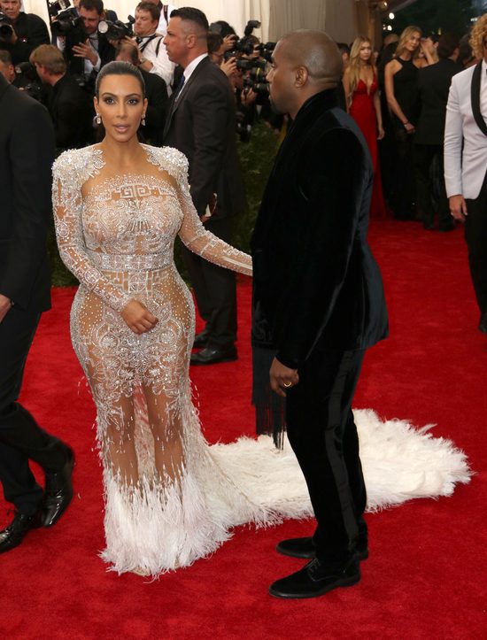 Kim Kardashian: Zdejmuję ciasne majtki, gdy wsiadam do auta