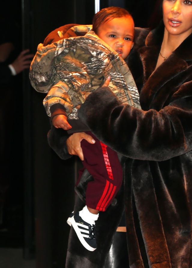 Kim Kardashian w futrze lansuje się w Nowym Jorku (FOTO) Kim Kardashian w futrze lansuje się w Nowym Jorku (FOTO)