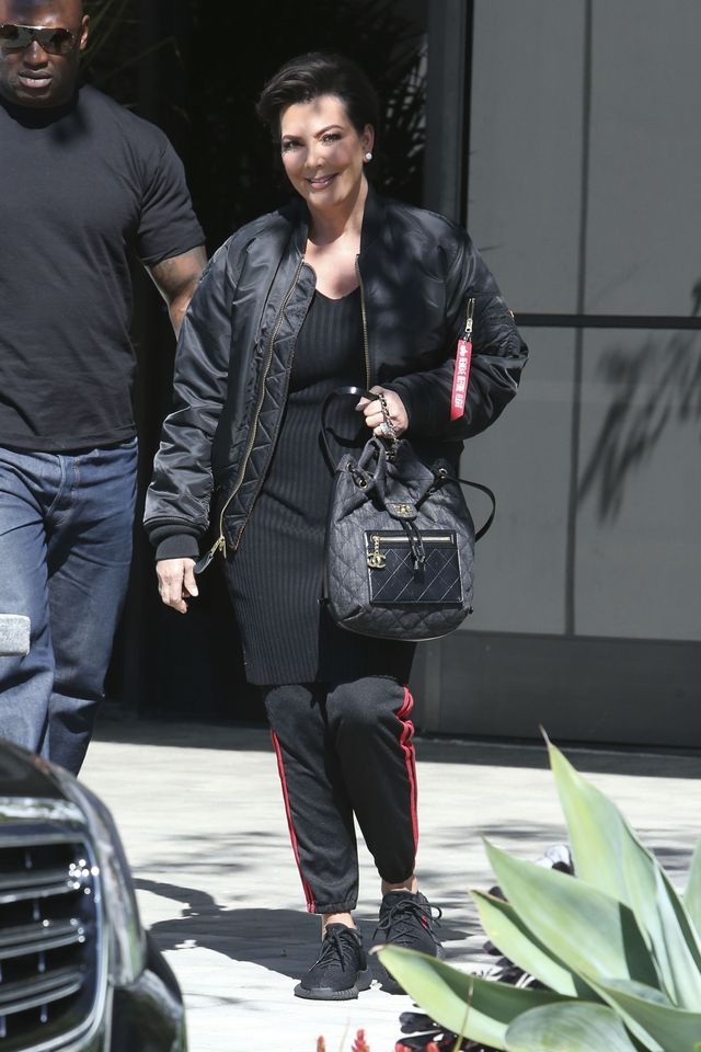 Ofiara mody w plastikowych kozakach i futrze - inni chodzą w T-shirtach (FOTO)