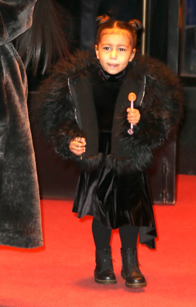 Kim Kardashian w futrze lansuje się w Nowym Jorku (FOTO) Kim Kardashian w futrze lansuje się w Nowym Jorku (FOTO)