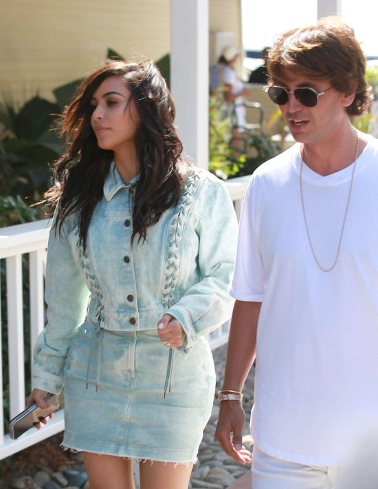 Kim Kardashian ma nowy kompleks i nie jest to pupa (FOTO)