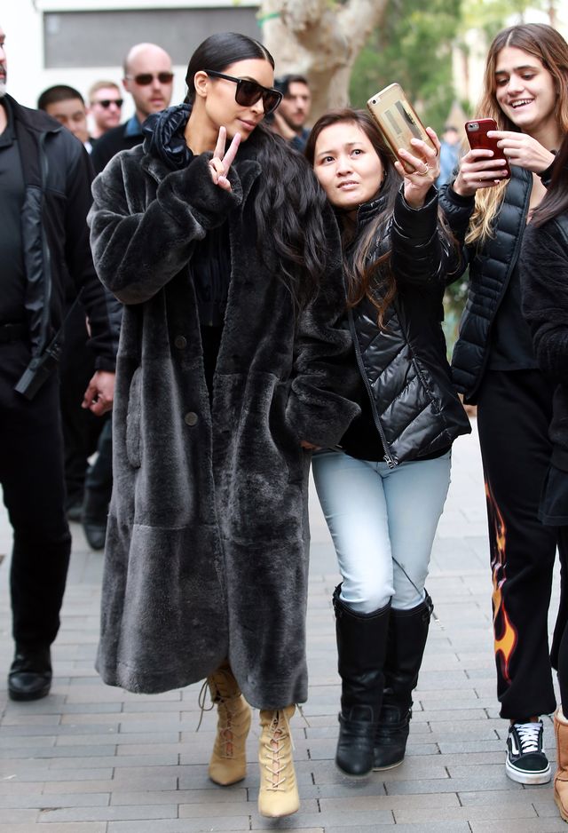 Fanki chciały zrobić selfie z Kim Kardashian (ZDJĘCIA)