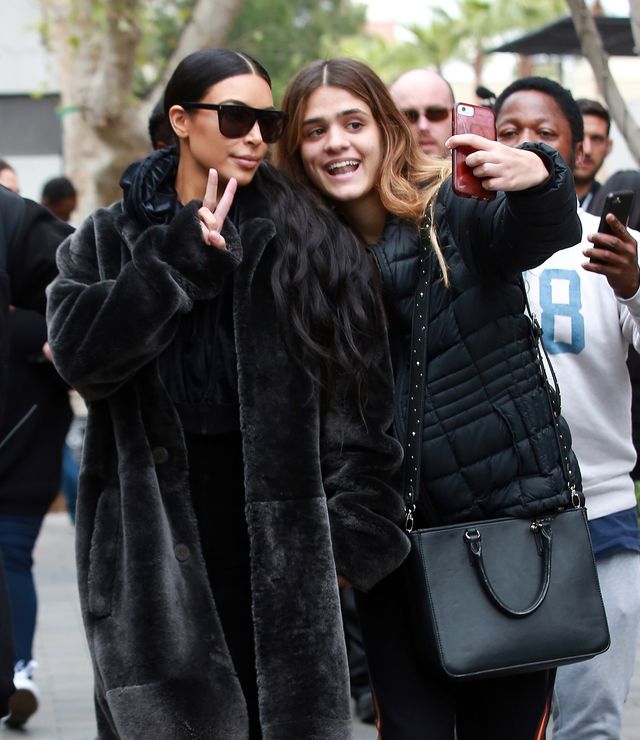 Fanki chciały zrobić selfie z Kim Kardashian (ZDJĘCIA)