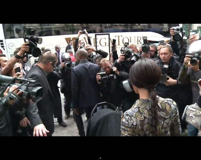 Co czuje Nori, gdy mama zakrywa ją czarnym kocykiem? [VIDEO]