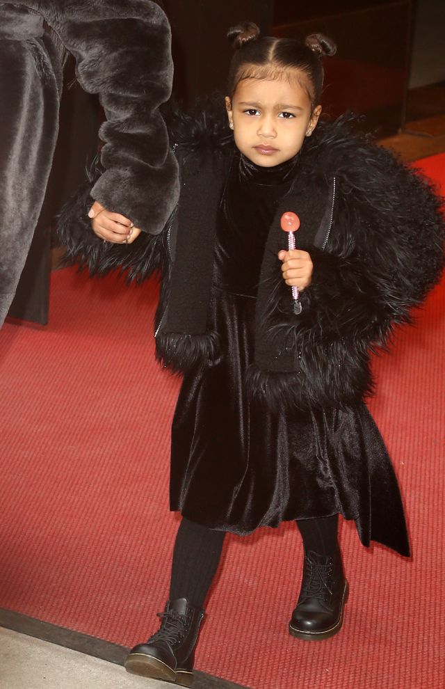 Kim Kardashian w futrze lansuje się w Nowym Jorku (FOTO) Kim Kardashian w futrze lansuje się w Nowym Jorku (FOTO)