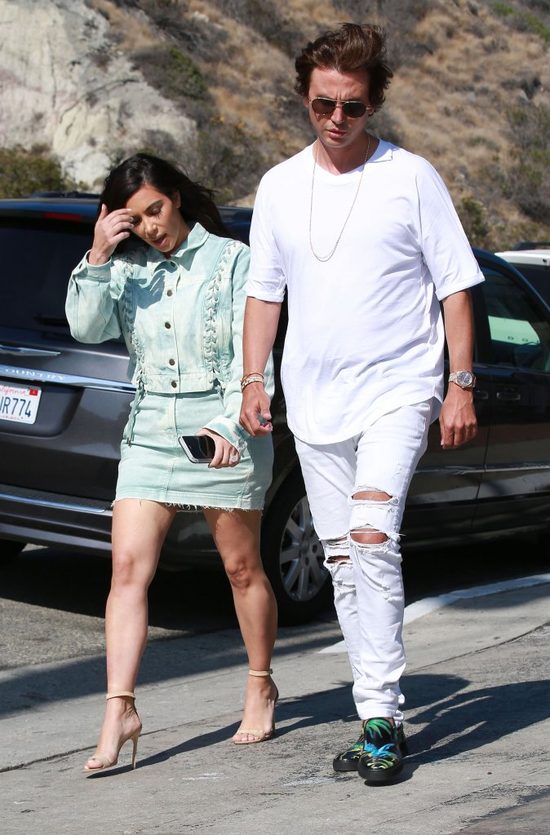 Kim Kardashian ma nowy kompleks i nie jest to pupa (FOTO) Kim Kardashian ma nowy kompleks i nie jest to pupa (FOTO)