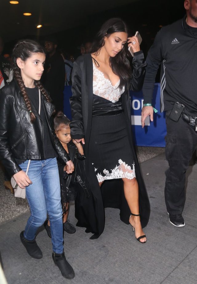 Kim Kardashian w teatrze - selfie MUSI BYĆ!