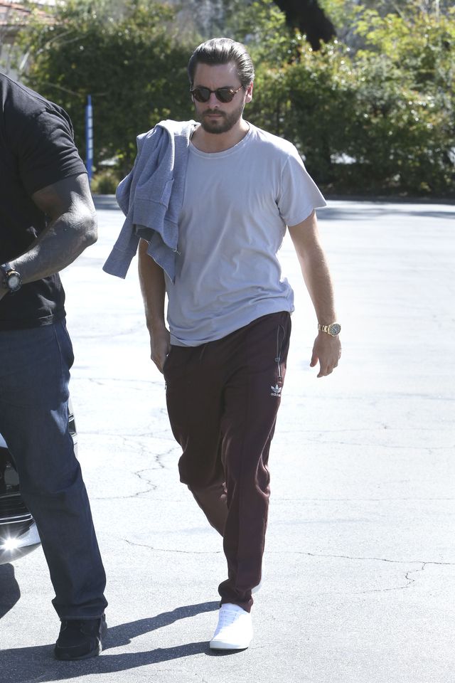 Ofiara mody w plastikowych kozakach i futrze - inni chodzą w T-shirtach (FOTO)