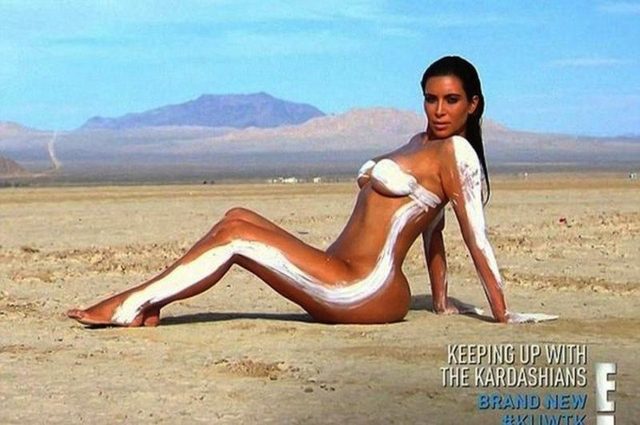 Kim Kardashian: Mam łuszczycę. I znów się rozbiera.