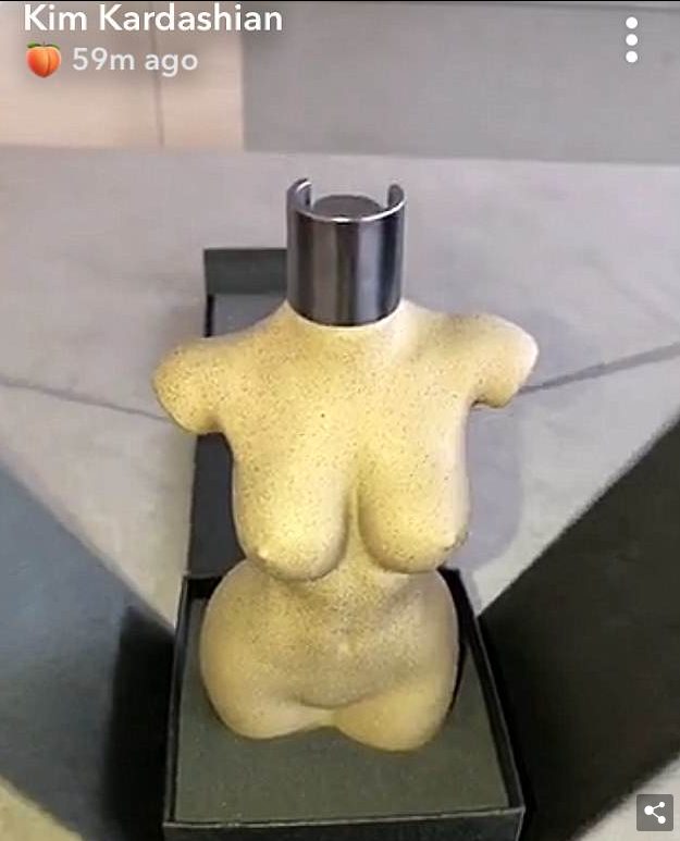 Naga Kim Kardashian pokazała... wzgórek łonowy!