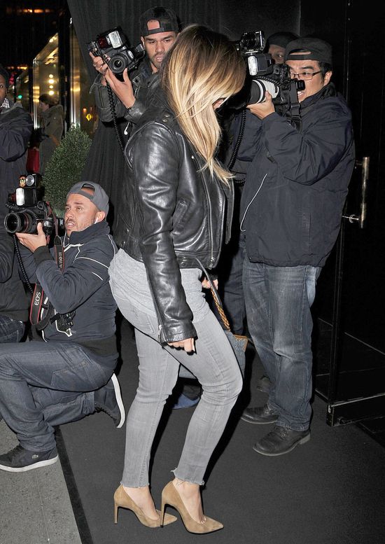 Paparazzi wreszcie sfotografowali buźkę North West (FOTO)