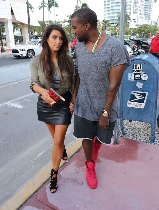 Kayne West nadal imprezuje