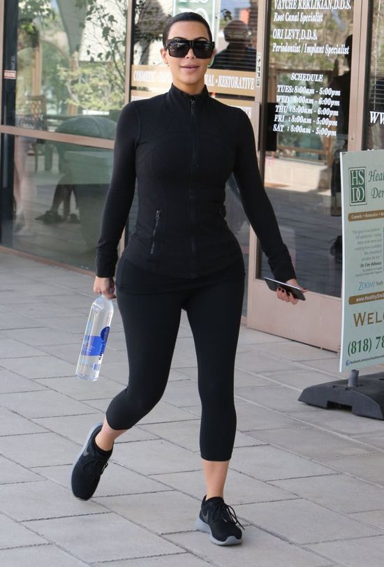 Kim Kardashian wciąż ostro pracuje nad sylwetką (FOTO)