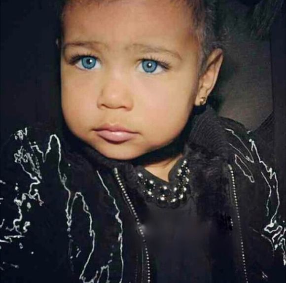 Kim Kardashian założyła dziecku soczewki?! (FOTO)