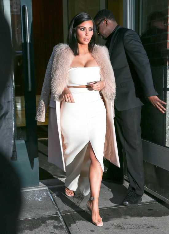 Kardashianki wietrzą biusty (FOTO) Kardashianki wietrzą biusty (FOTO)