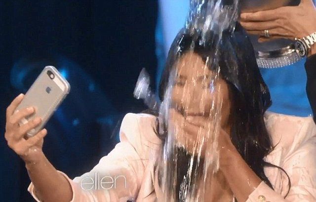 Jest pełne video ze splasha Kim Kardashian (FOTO)