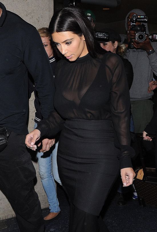 Kim Kardashian postawiła na prześwity (FOTO)