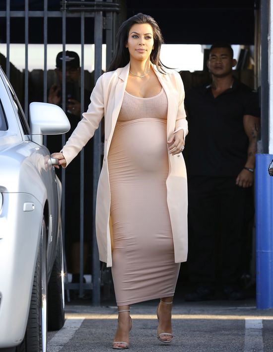 Kim Kardashian nawet w zaawansowanej ciąży nosi spanxy? FOTO