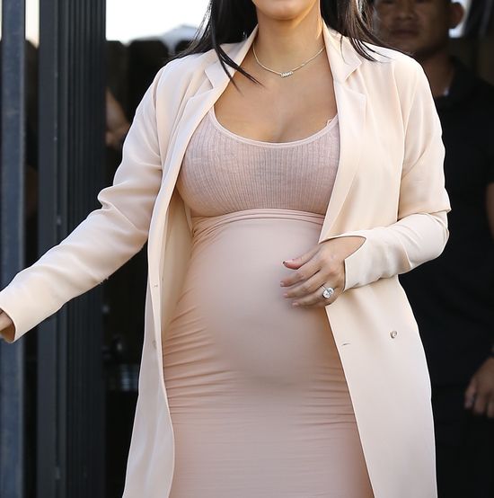 Kim Kardashian nawet w zaawansowanej ciąży nosi spanxy? FOTO