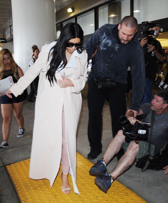 Fotograf przewrócił się pod stopami Kim, a ona... (FOTO)