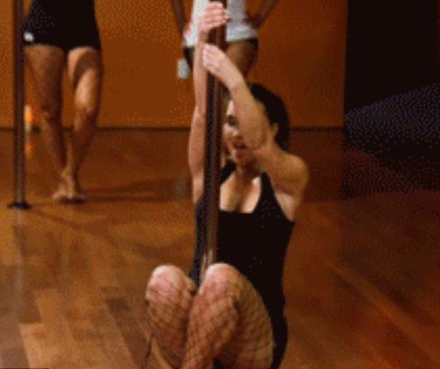 Kim Kardashian pokazała, jak tańczy na rurze (VIDEO)