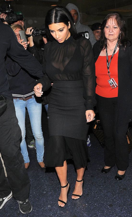 Kim Kardashian postawiła na prześwity (FOTO)