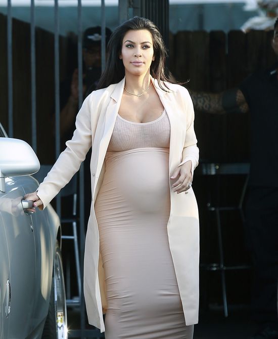 Kim Kardashian nawet w zaawansowanej ciąży nosi spanxy? FOTO