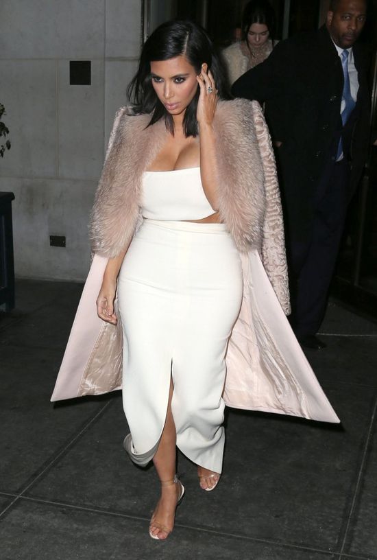 Kardashianki wietrzą biusty (FOTO) Kardashianki wietrzą biusty (FOTO)