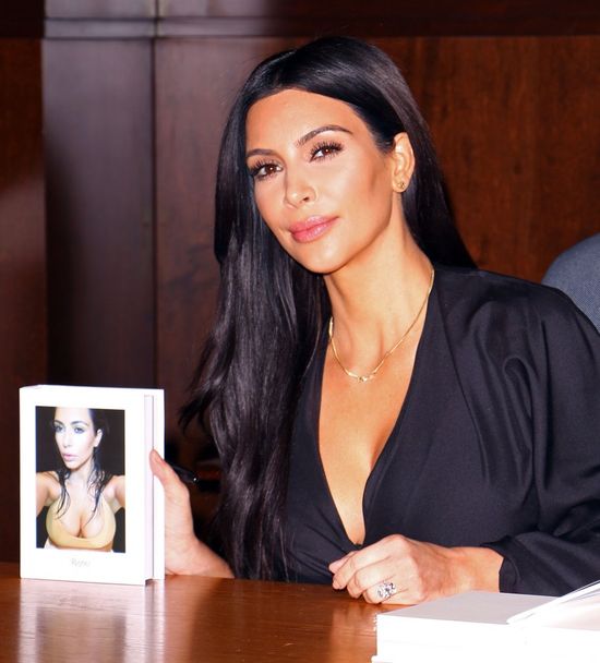 Kim Kardashian bardzo się starała na promocji swojej książki Kim Kardashian bardzo się starała na promocji swojej książki