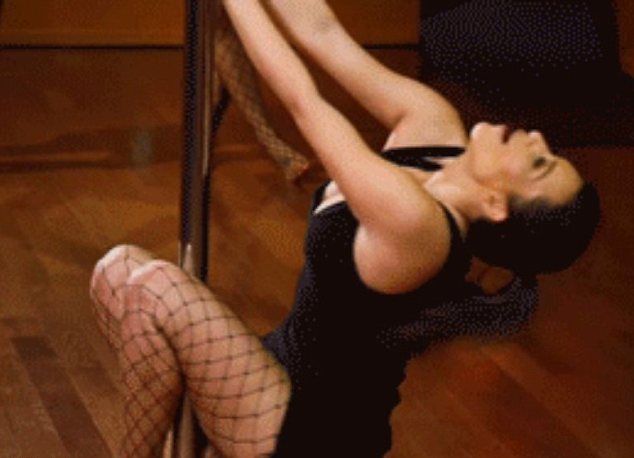 Kim Kardashian pokazała, jak tańczy na rurze (VIDEO)