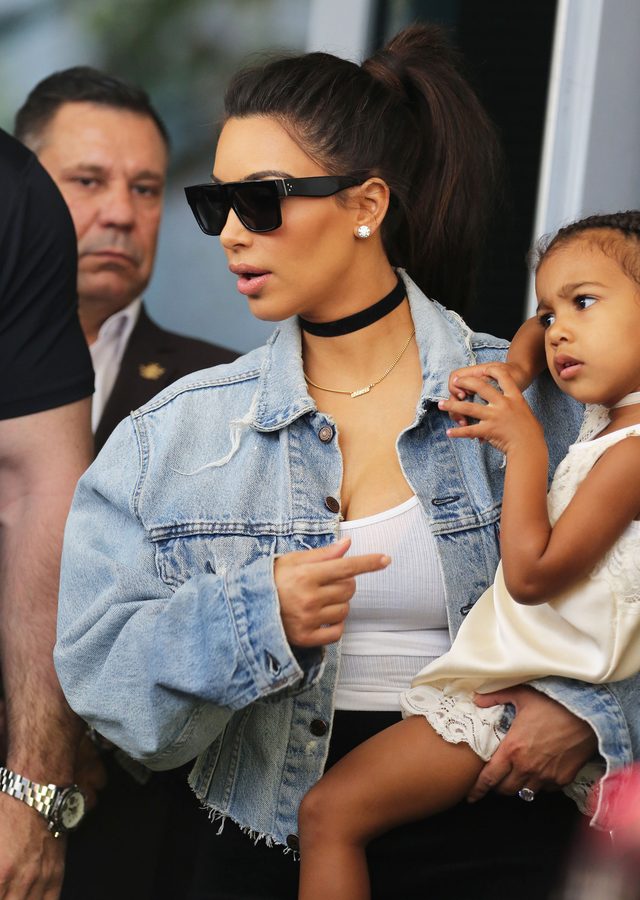 Jak wygląda Kim Kardashian tuż po przebudzeniu? (Snapchat)