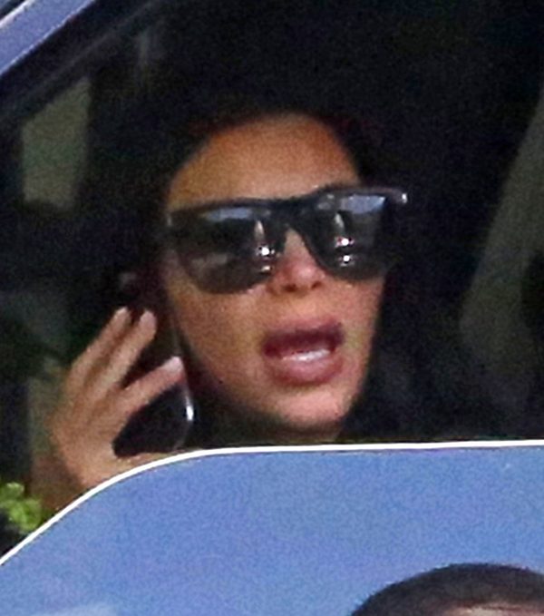 Fani Kim Kardashian OBURZENI flagą z kadrem z seks taśmy 