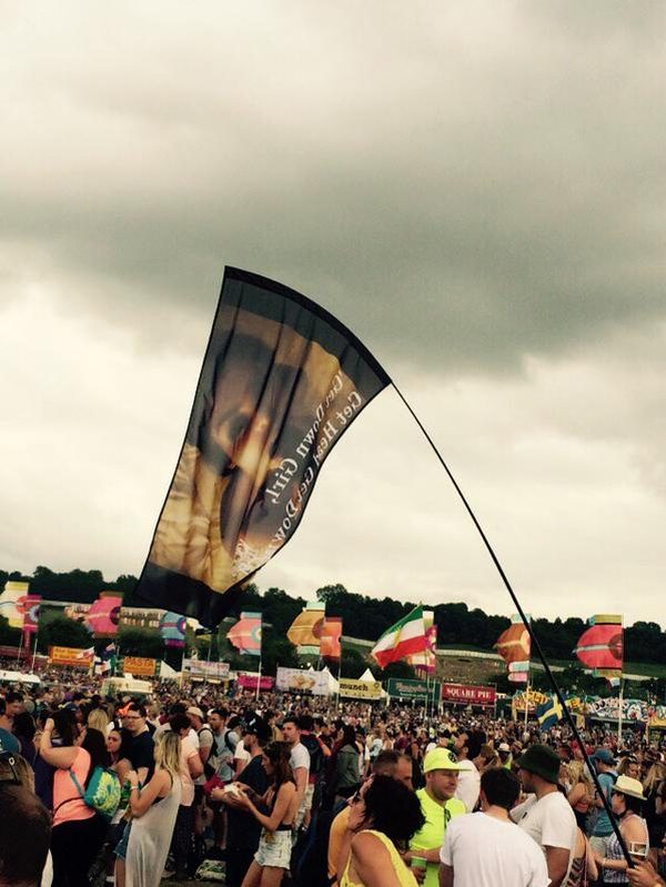 Fani Kim Kardashian OBURZENI flagą z kadrem z seks taśmy 