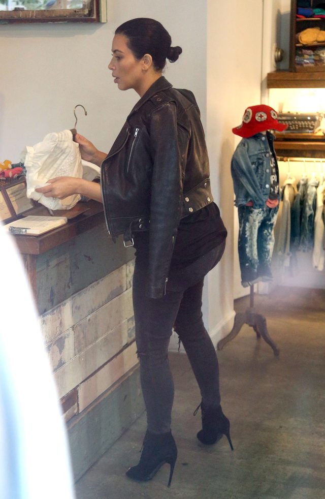 Kim Kardashian urodzi bliźnięta?