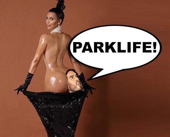 Internauci śmieją się z GIGANTYCZNej pupy Kim Kardashian 