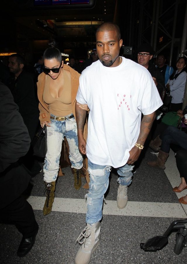 Kim Kardadshian kupiła sześć TESTÓW CIĄŻOWYCH (Snapchat) Kim Kardadshian kupiła sześć TESTÓW CIĄŻOWYCH (Snapchat)