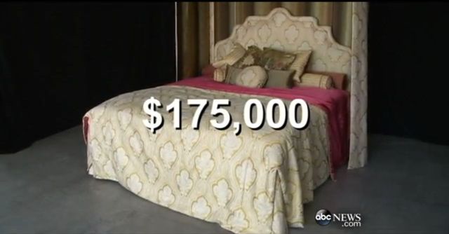 Kim Kardashian kupiła 6 najdroższych łóżek świata