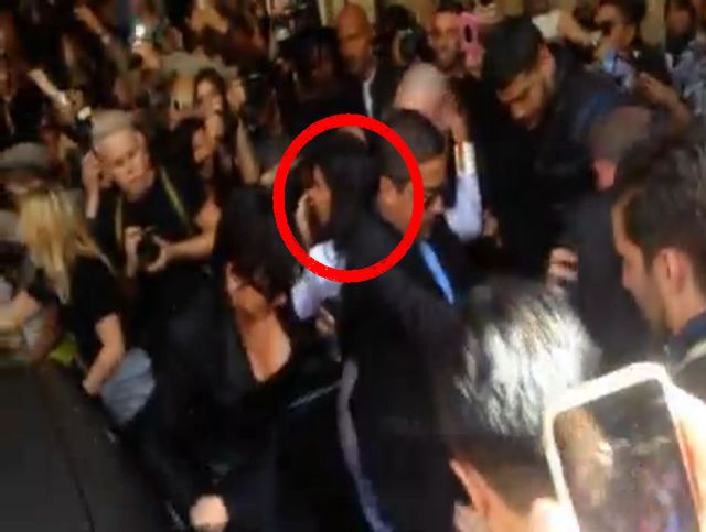 Kim Kardashian zaatakowana przez fana! (VIDEO)