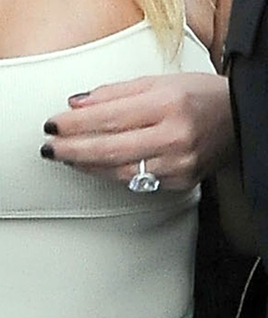 Kim Kardashian zrobi operację plastyczną dłoni?