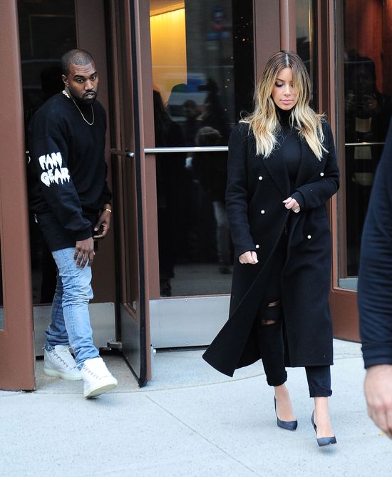 Kim Kardashian wpada ze skrajności w skrajność (FOTO) Kim Kardashian wpada ze skrajności w skrajność (FOTO)