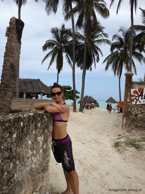 Kinga Rusin zamieniła palto na bikini 