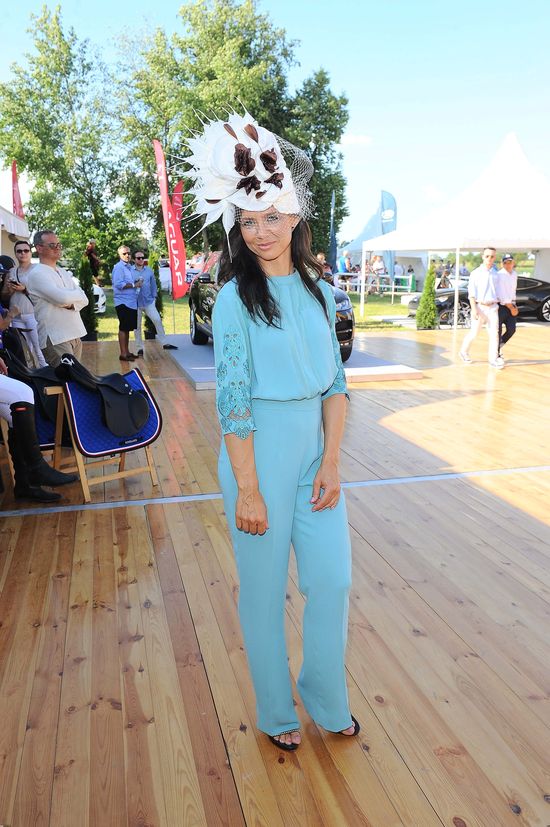 W momencie, gdy ktoś robił zdjęcie Kindze Rusin, podwiało jej sukienkę W momencie, gdy ktoś robił zdjęcie Kindze Rusin, podwiało jej sukienkę