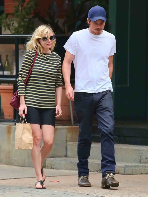 Kirsten Dunst na zakupach z ukochanym (FOTO)