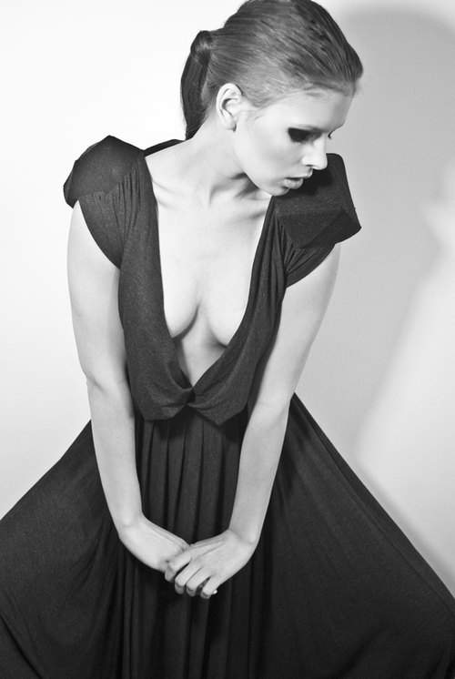 Klaudia Halejcio rozbiera się przed Karolakiem! (FOTO) Klaudia Halejcio rozbiera się przed Karolakiem! (FOTO)