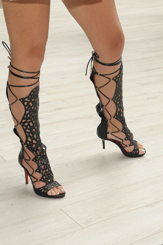 Specjalistka od seksu uwodzi na salonach (FOTO)